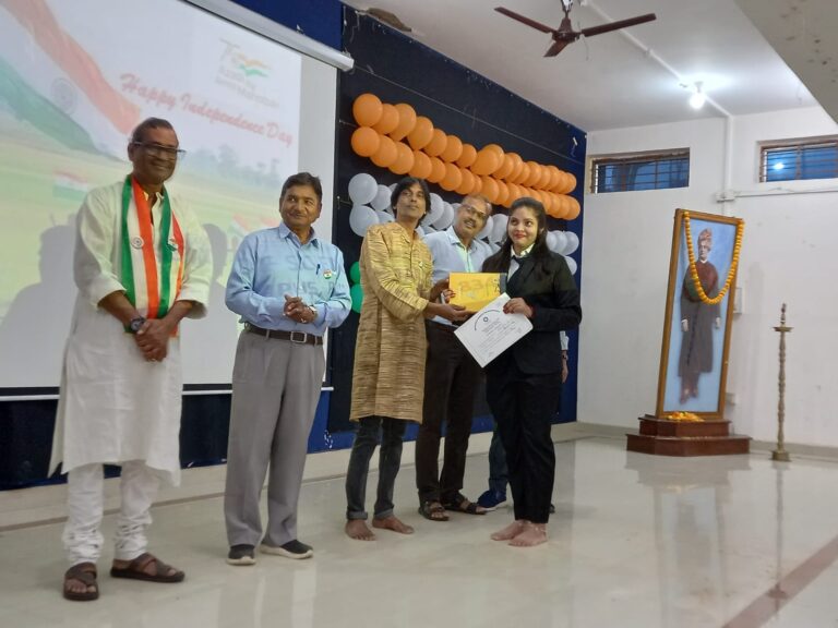 Participants presenting an award during an ISM Ranchi stage ceremony